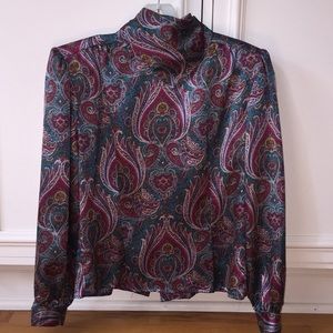 Women’s petite blouse. Multicolored.